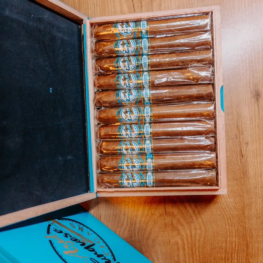 Humidor con puros en reposo